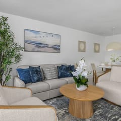 Beach Luxury Retreat • Walk to Beach & 5th Ave