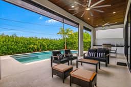 A Morningside Luxury Escape - New Build-Pool & Spa - Image 4