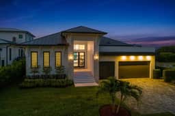 A Morningside Luxury Escape - New Build-Pool & Spa - Image 2