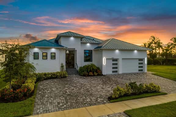 Marco Premium Escape/Waterfront - Image 1