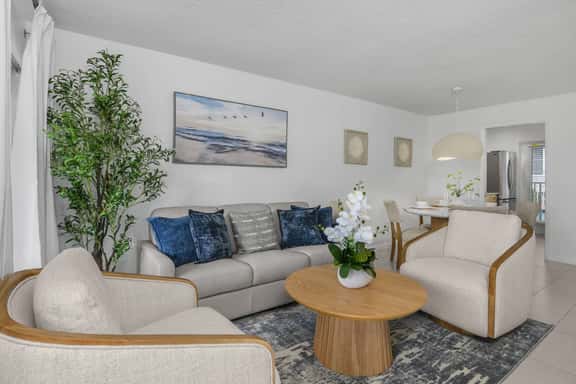 Beach Luxury Retreat • Walk to Beach & 5th Ave - Image 1