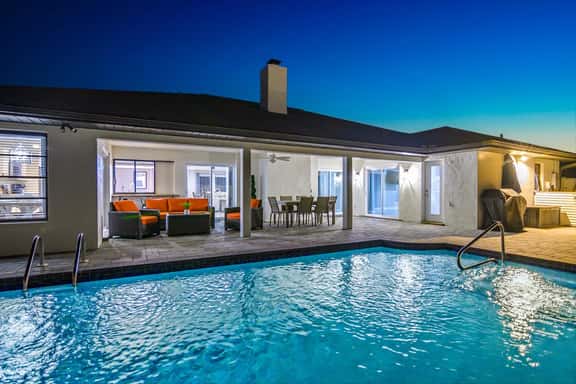 Cape Coral Dream Home – Pool, Games & Mini Golf - Image 1