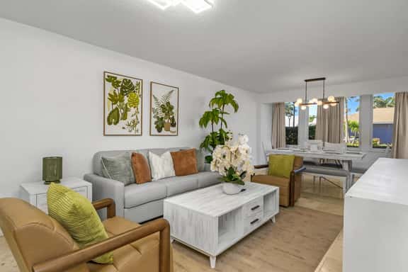 Oasis of Naples – Beach & Downtown Haven - Image 1