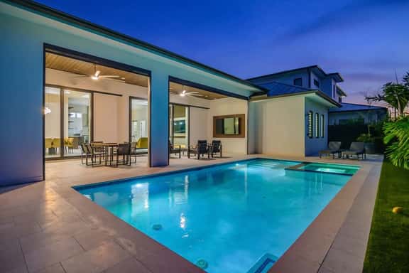A Morningside Luxury Escape - New Build-Pool & Spa - Image 1