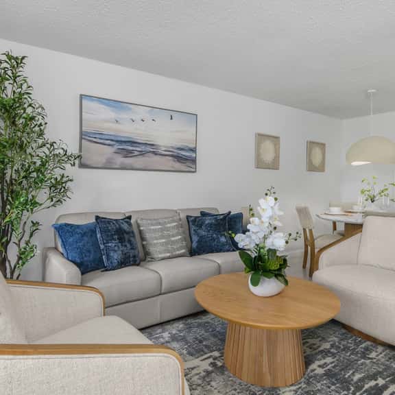 Beach Luxury Retreat • Walk to Beach & 5th Ave - Image 1
