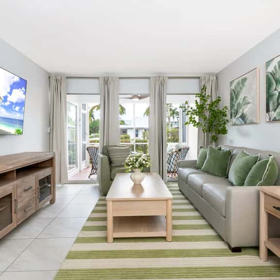 Emerald Oasis Naples • Luxury Stay by 5th Ave - Image 1