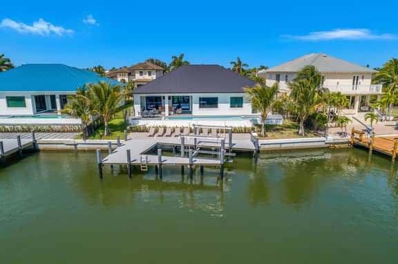 Marco Luxe Retreat / Waterfront - Image 5